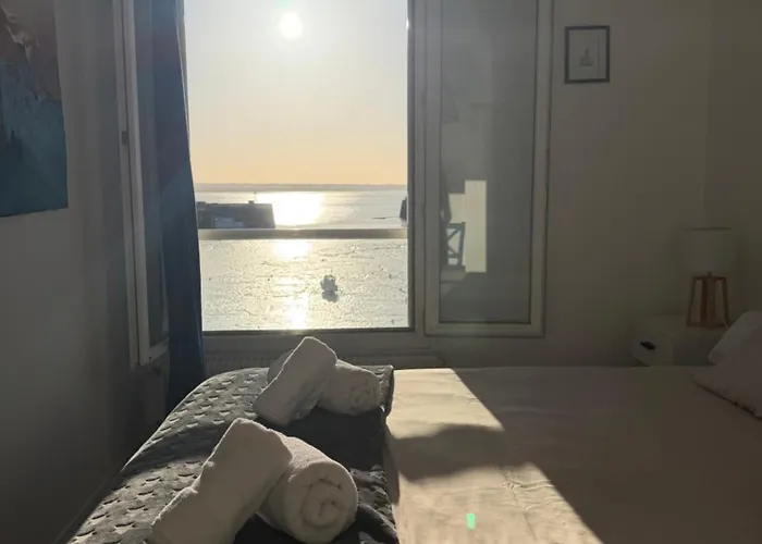 Cote Criee Sur Le Port De Peche Appartement Granville